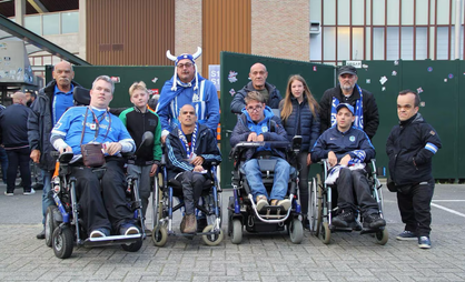 Tribune Rolstoelgebruikers - Blue Army On Wheels